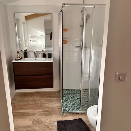 Dans Calme Proche De La Mer Avec Piscine Privee Appartement *
