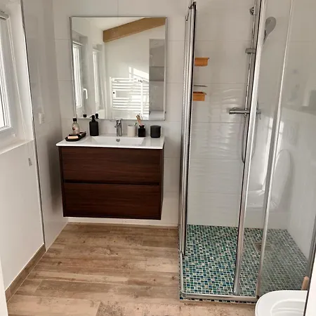 Appartement Dans Calme Proche De La Mer Avec Piscine Privee
